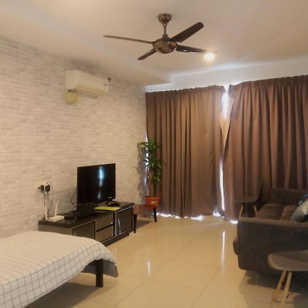 2 Bedrooms & 2 Bathrooms Near New Gurney Bay George Town Exterior foto